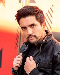 Cada día es una nueva oportunidad para renovarte. No dejes que nadie  controle tu estado de ánimo; recuerda que lo más importante siempre eres  tú. Agradece a DIOS por todo lo que