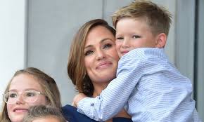 May 05, 2021 · jennifer garner is reportedly back together with caliburger ceo john miller. Jennifer Garner Supported By Fans After Making Latest Decision Amid Bennifer Rumours Hello