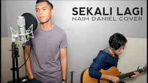 Hari ini tak berteman aku sendirian sejak semalam rasa ini jauh kita bertengkar dan menjauh kian merapuh. 10 Naim Daniel Sekali Lagi Chord Pictures Vocalmaniagallery