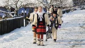 Cu colaci întinşi pe sfoară Colinde De CrÄƒciun In Versuri Top 10 Cele Mai Frumoase Colinde RomaneÈ™ti