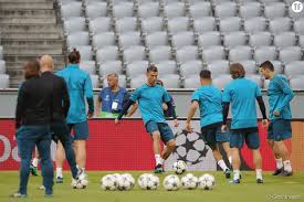La ligue des champions est un championnat européen organisé par l'uefa et voit la participation des meilleurs clubs européens de football. Bayern Vs Real Heure Chaine Streaming De La Demi Finale De Ligue Des Champions 25 Avril Terrafemina