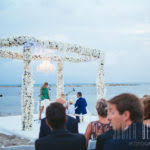 En collados beach dispondréis de magníficas zonas al aire libre o techadas, siempre con vistas al collados beach os facilita todos los servicios relacionados con la boda, desde el catering a la. Foto Uberblick Kronleuchter Vermietung