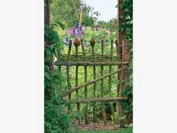 Naturlicher Charme Ein Holzzaun Fur Den Garten Holzzaun Garten Zaun