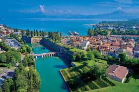 Può essere inoltre ricercata mediante il motore di ricerca posto a destra di questa pagina. Valeggio Sul Mincio Und Borghetto Ausflugstipp Gardasee