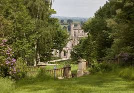 They moved into the house in 2016 and have turned it into a dream home. The Best Garden Designers In Britain From Country Life S Secret Address Book