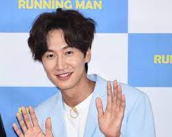 Tv report states lee kwang soo frequently takes lee sun bin to gatherings with him and coolly introduces her as his girlfriend. 46xhbuxkrlitdm