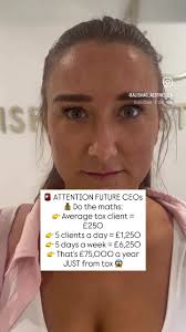 🦋 Strip Lips 🩹 The trend involves lifting the lips with Steri-Strip...