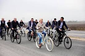 Bicicleta domnului presedinte klaus iohannis este cross nova 28, au transmis reprezentanții magazinului online. Romania Presidential Elections 2019 Who Is Viorica Dancila The Former Pm Running To Become Romania S First Woman President Romania Insider