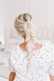 For demi's look, ask your hairstylist to give you an edgy haircut with subtle layers to your bob, and to feather the ends of your hair for delicate, shaggy tips. 5 Oktoberfest Hairstyles For Women Oktoberfest U S A La Crosse Wisconsin