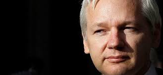 Julian Assange versteckt sich vor der Auslieferung nach Schweden: Darf das  Vereinigte Königreich die ecuadorianische Botschaft betreten?