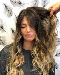 Tra le chiome castane più amate (e invidiate) troviamo senza dubbio quella di . Non Solo Shatush Quante Tipologie Di Schiariture Ci Sono E Quale Scegliere Etrebel