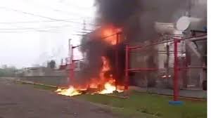 Api dingin adalah api yang memiliki suhu maksimal di bawah sekitar 400℃. Breaking News Pltg Cng Jakabaring Meledak Api Dan Asap Hitam Membubung Tinggi Sriwijaya Post