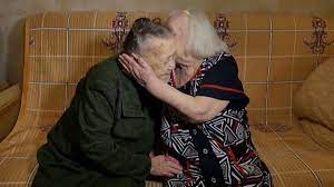 Video: Savaşta birbirinin izini kaybeden Rus kız kardeşler 78 yıl sonra  kavuştu | Euronews
