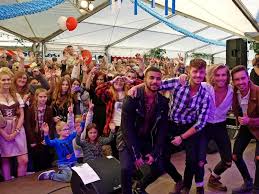 Das neuste schlager traumpaar marina marx und karsten walter performen zum ersten mal ihr. Autohaus Wegener In Ludwigsfelde Feiert Oktoberfest Mit Feuerherz Und Petra Zieger