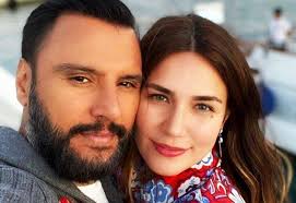 Yaptığı işler kadar özel hayatıyla da gündemden düşmeyen eski model ve şimdilerde modacı olan emel. Alisan In Esi Buse Varol Sezonu Acti Mayolu Paylasim