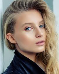The Definition Of Beauty Olaszkolda Makeup And Hair Me Czystymakeup Foundat Beauty Asian Model Girl Hair