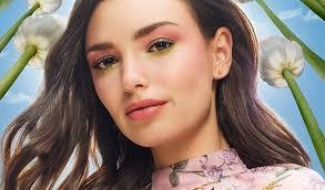 Christine Gros's Instagram, Twitter & Facebook