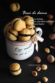 Iniziare la preparazione dei baci di dama tritando nel mixer le mandorle sgusciate insieme allo zucchero (che assorbirà l'olio rilasciato dalle mandorle). Baci Di Dama Senza Burro Senza Farina Senza E Buono