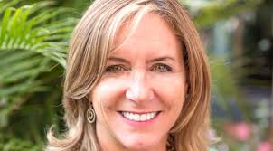 Florida Public Relations Association's Kelly Haskins Receives 2021 Doris  Fleischman Unsung Hero Award