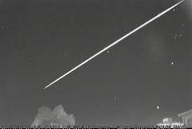 Chuva de meteoros ou estrelas cadentes são um espetáculo sensacional e fascinante para quem vê e essa época do ano é. Qgdrjjau4eijgm