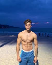 MordiscoZine on X: Benjamin Hilton. t.co6HJRd9LT6c  X