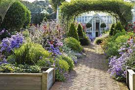 Philippa Lamberts Isle Of Wight Garden Beautiful Gardens Gorgeous Gardens Garden Design