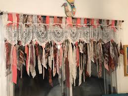 Cantonnière ( pas les tentures ) couleur : Cantonniere Up Cycled Rideau Gypsie Rideau Boho Etsy Rideaux Dentelle Rideaux Boheme Rideaux Tziganes