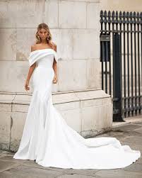 Schlichtes brautkleid a linie brautmode. Schlichte Brautkleider Wunderschone Minimalistische Hochzeitskleider Hochzeit Click