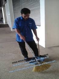 Kalo gitu gw mau nerusin kerja di belakang neng. katanya. Kerja Kerja Pembersihan Taman Dan Dalam Bangunan Landscape Contractor Selangor Kl