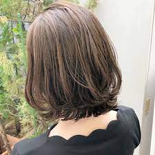 画像に含まれている可能性があるもの 1人以上 クローズアップ ボブ ウルフボブ ヘアスタイル