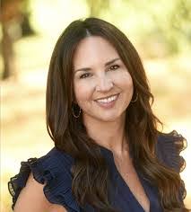 Kari Cole's Instagram, Twitter & Facebook