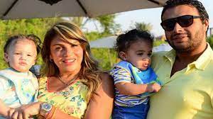 مازال الجمهور ينتظر بفارغ الصبر أي خبر يطمئنه على صحة الفنانة المصرية دلال عبد العزيز، التي ترقد في العناية المركزة منذ شهرين، بعدما أصيبت بفيروس كورونا المستجد، وتعاني في الوقت الحالي من أعراض ما بعد كورونا. Ø±Ø§Ù…Ù‰ ØµØ¨Ø±Ù‰ Ù…Ø¹ Ø²ÙˆØ¬ØªÙ‡ ÙˆØ£ÙˆÙ„Ø§Ø¯Ù‡ Ø§Ù„ØªÙˆØ£Ù… Ø§Ù„Ù„Ù‰ Ø²Ù‰ Ø§Ù„Ù‚Ù…Ø± Ù…Ø§Ø´Ø§Ø¡ Ø§Ù„Ù„Ù‡ Youtube