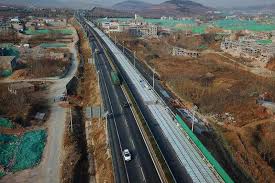 La red de la autopista de china es un sistema integrado de nacional y autopistas del nivel provincial en la república popular china, formando el sistema de la autopista más grande del mundo por la. Se Inaugura Primera Carretera Solar En China Futuro Verde