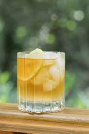 How To Make An Easy Arnold Palmer Drink Recipe Arnold Palmer Drink Lemonade Recipes Unsweetened Iced Tea