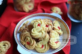 Ini adalah kreasi resep nastar coklat dengan isian selai buah yang melegenda. Resep Kue Semprit Garing Pecah Di Mulut Just Try Taste