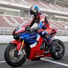2021 Cbr1000rr R Fireblade Sp Overview Honda Sports Bikes Motorcycles Honda Cbr 1000rr Bmw Motorcycle S1000rr