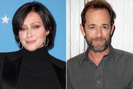 Shannen doherty has had enough of hollywood's beauty standards. Shannen Doherty Fights Back Tears After Luke Perry S Stroke People Com