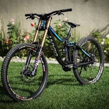 Bikes Bridges Beer Giant Glory Hot Or Not Bicycle Mountain Bike Mtb Bike Mountain Downhill Bike