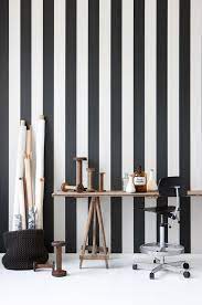 Donnez à votre maison une sensation amusante et moderne avec ce tissu rayé chic noir et blanc. Papier Peint Rayure Verticale Noir Et Blanc Papier Peint Rayures Murs Rayes Fond D Ecran Noir Et Blanc