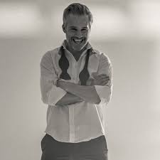 Juan pablo medina sí perdió la pierna derecha consecuencia de una trombosis venosa. Juan Pablo Medina Juan Manuel Bernal Que Guapo Amor De Mi Vida