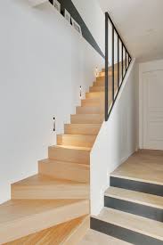 C'est pourquoi vous devez le sélectionner avec soin. Escalier Quart Tournant Modern Treppen Paris Von La C S T Agencement Et Ameublement Sur Mesure Houzz