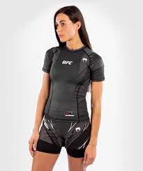 The official ufc instagram brings you fight photos and video from around the world. Ufc Venum Authentic Fight Night Frauen Rashguard Schwarz Venum Com Deutschland