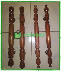 Mengapa kami membuat ide menciptakan handle pintu dari bahan kayu jati, karena kami ingin membuat produk yang berbeda dan persainganya belum banyak selalin itu bisa membuat konsumen memilih antara yang bagus murah atau yang bagus tapi mahal. Bonus Gagang Pintu Kayu Jati Setiap Pembelian Produk Pintu Jati Free