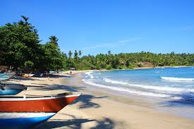 Hiriketiya Bay Photo Credit: https://mokumsurfclub.com