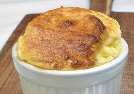 Souffle Leger Aux Fromages Et Lardons Ww Plat Et Recette En 2020 Fromage Leger Clafoutis Aux Fraises Recette Ww