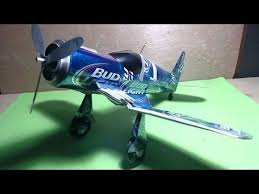 Avión para niños aprende cómo hacer un juguete con material reciclado y permite que los más pequeños te ayuden a decorarlo. Como Hacer Un Avion De Papel Que Vuela Mucho Aviones De Papel Origami Avion F16 You Botes De Aluminio Latas De Refresco Artesanias De Latas De Aluminio
