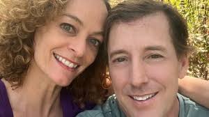 8 Expert Love Coaches to Follow for Deeper Connections in 2025