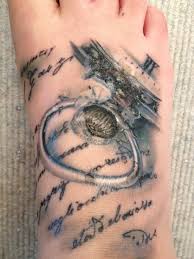Jetzt ist die frage soll ich die folie einfach abmachen und schon mit eincremen beginnen oder kann ich das einfach bis morgen noch so lassen. Autsch Tattoo Heilt Nicht Richtig Tattoo Bewertung De