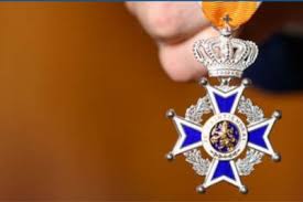 Wat was het mooi geweest als ik u hier had kunnen uitnodigen op het gemeentehuis, om u toe te spreken, dat ik u een hand kon geven, dat ik u een knuffel kon geven. Qhrvpq Kfeapcm