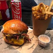 Le Ruisseau Burger Joint Paris Le Marais Photos Restaurant Reviews Order Online Food Delivery Tripadvisor